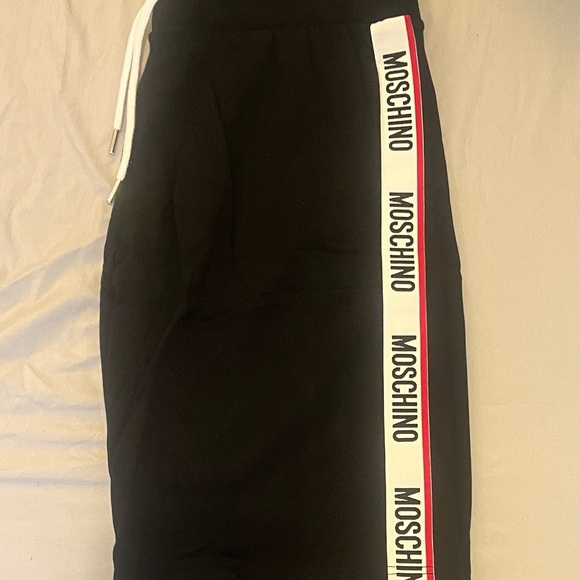 Moschino Size Large Shorts - Picture 2 of 3